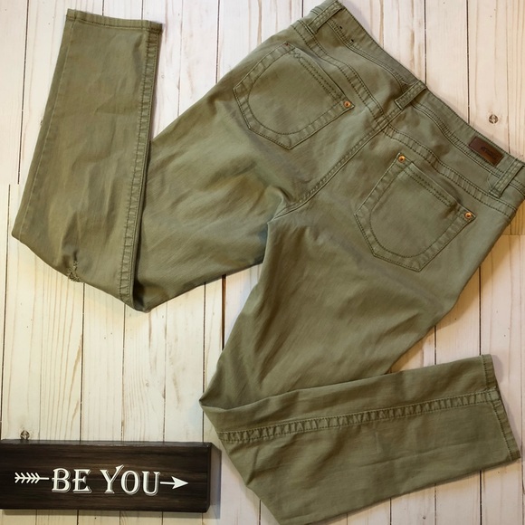 Almost Famous Ripped Jeans - Picture 7 of 7